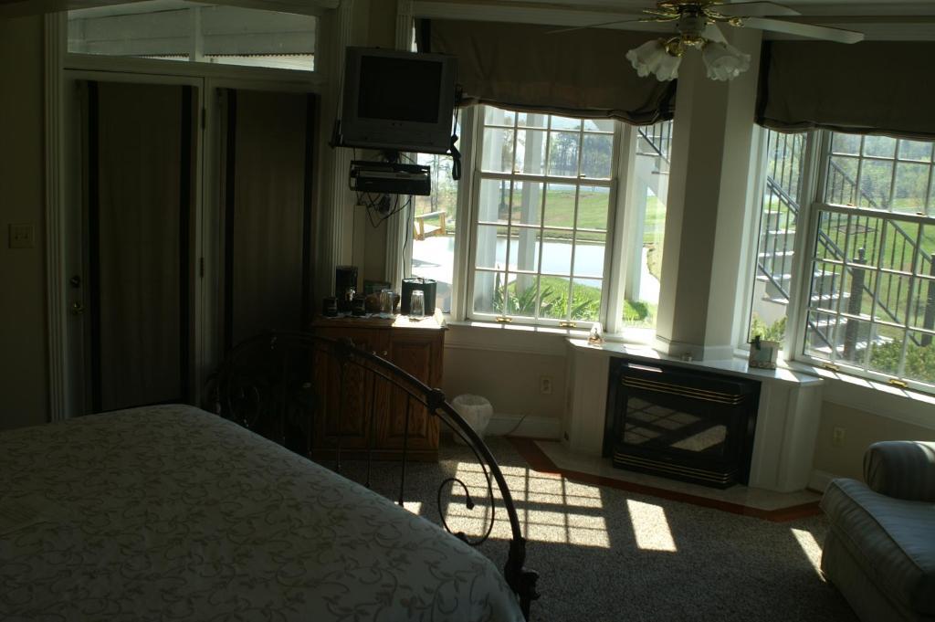 Whitestone Country Inn Kingston Habitación foto